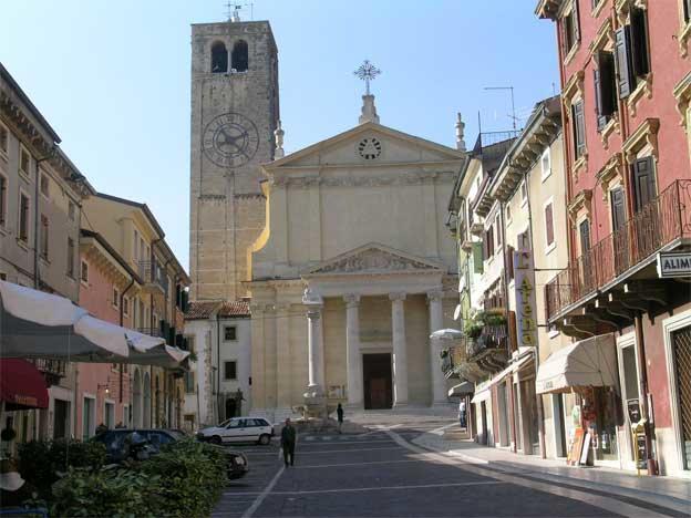 Aurora Appartamenti - A 150M Dall Ospedale Sacro Cuore Negrar Exterior foto